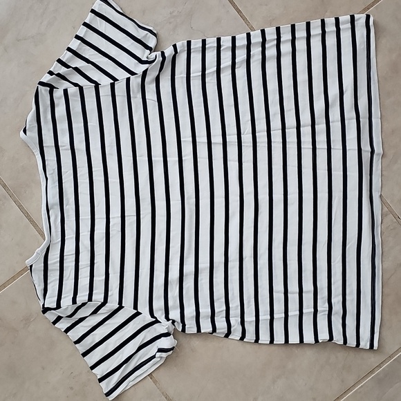 Old Navy Women's Luxe Navy and White Striped V-Neck Top S - Picture 3 of 4